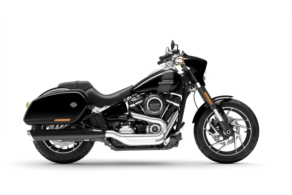 Vue studio côté droit d’une Harley-Davidson Sport Glide FLSB noire de 2024, avec mini-carénage et sacoches rigides.