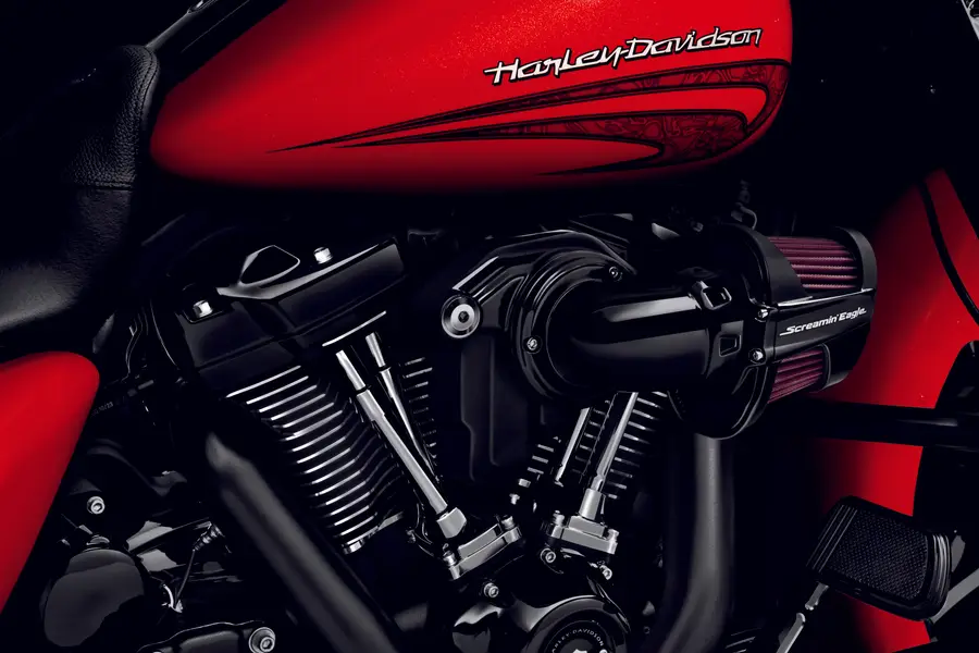 Harley-Davidson Softail équipée de pièces performance Screamin' Eagle