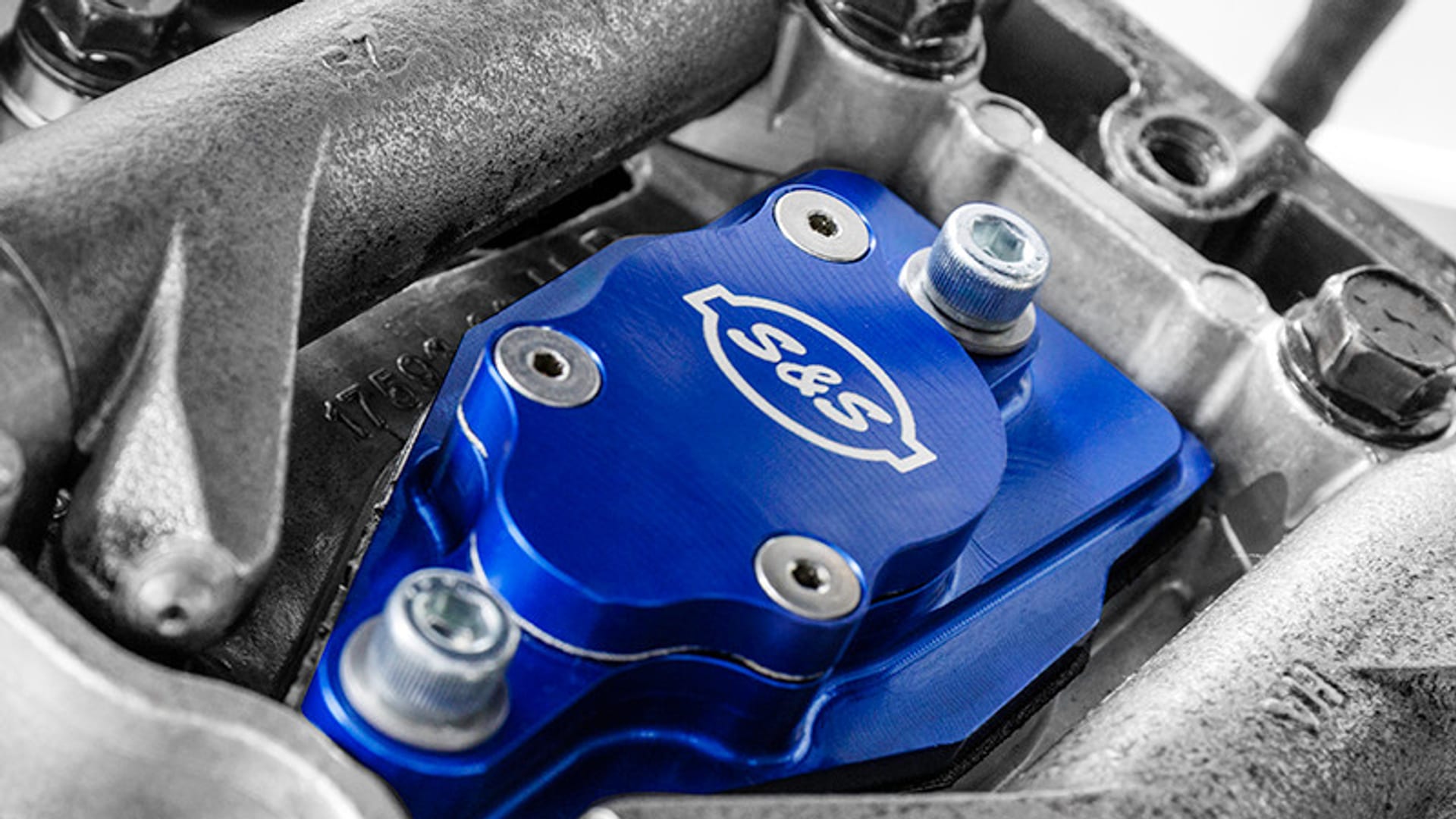 Moteur complet S&S Cycle Super Stock de 124 pouces cubes monté sur une Harley-Davidson Softail — Iron Stable
